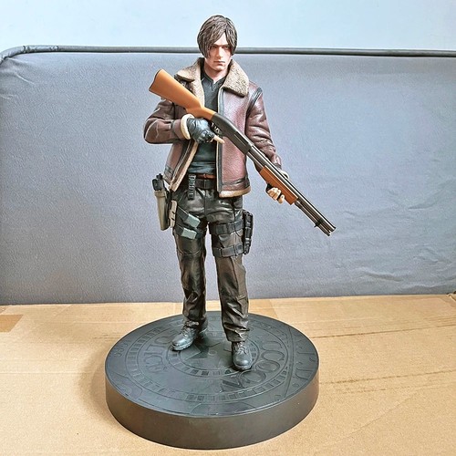 Leon kennedy action figure - leon,
